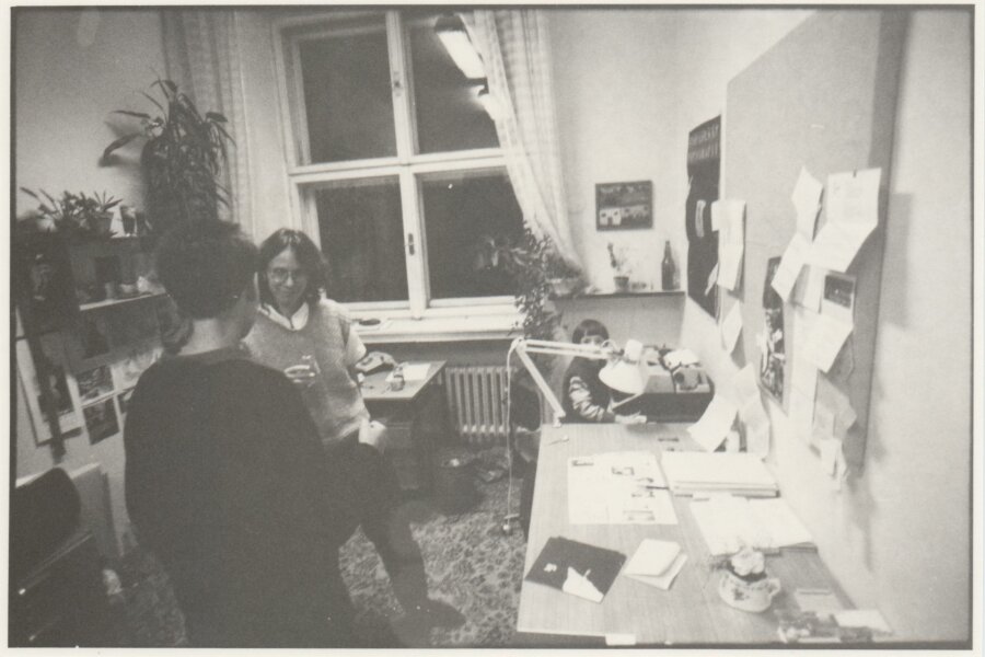 Zleva stojí Eva Peřinová, Lea Vyskočilová